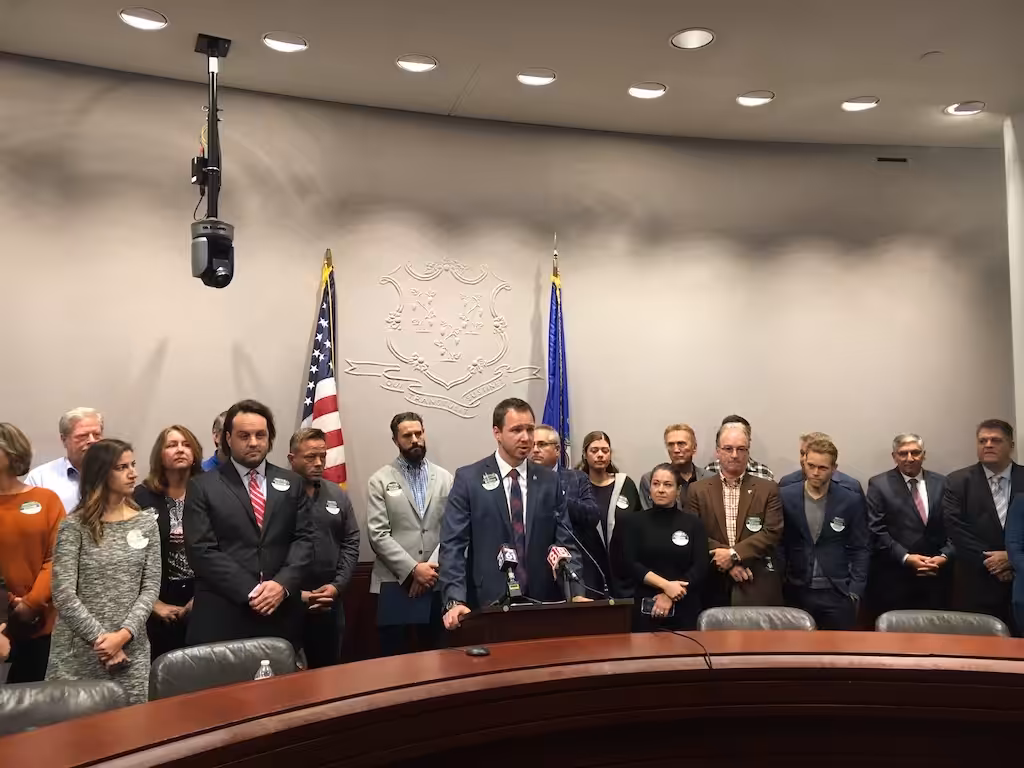 Renewed push to reform Connecticut’s wage-tip credit reveals political divide, as restaurants face lawsuits